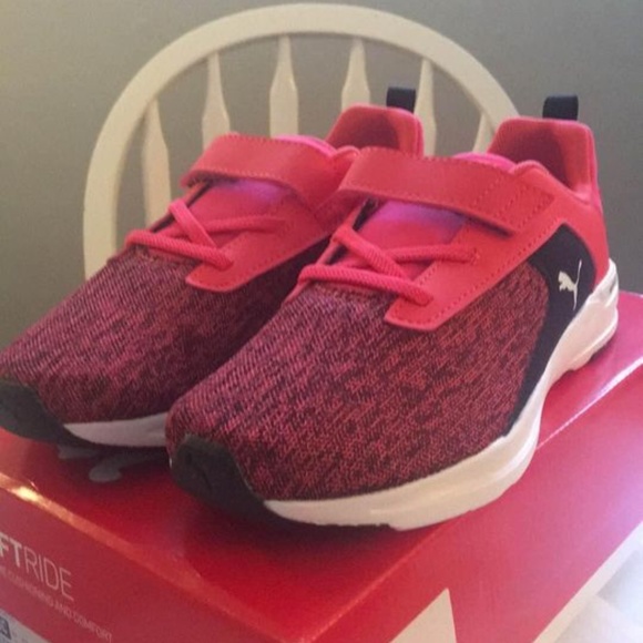 BRAND NEW girl puma comet velcro black / pink shoes size 13 / 2Y / 3Y - Picture 4 of 6